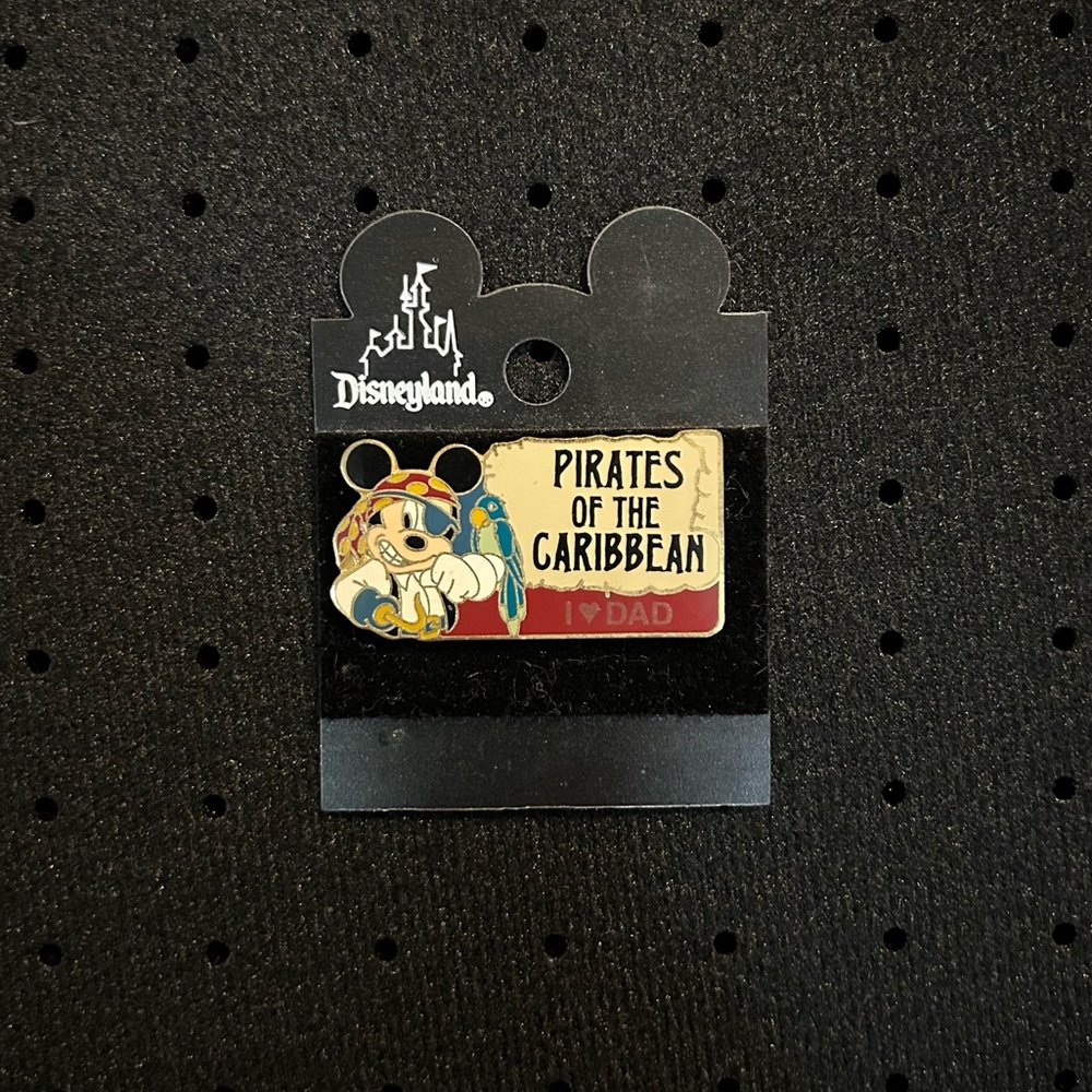 Pirates of the Carribean - I Love Dad Pin
